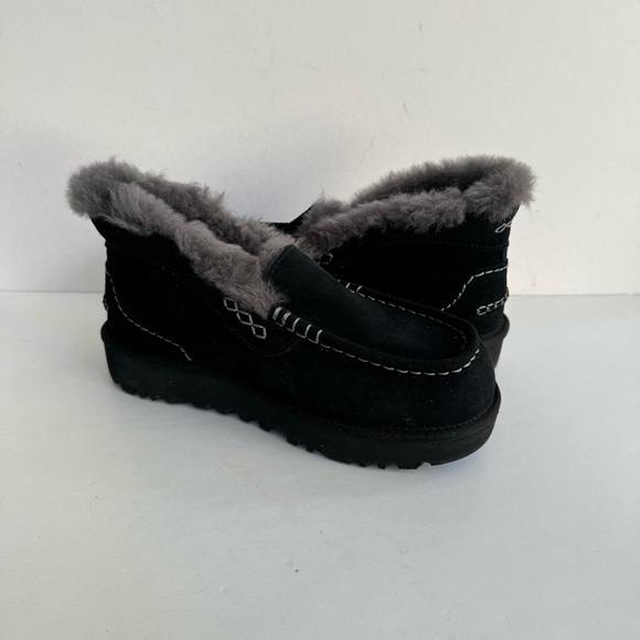 UGG WOMEN ANSLEY PARC BLACK SUEDE PLATFORM SHOES - Picture 2 of 6